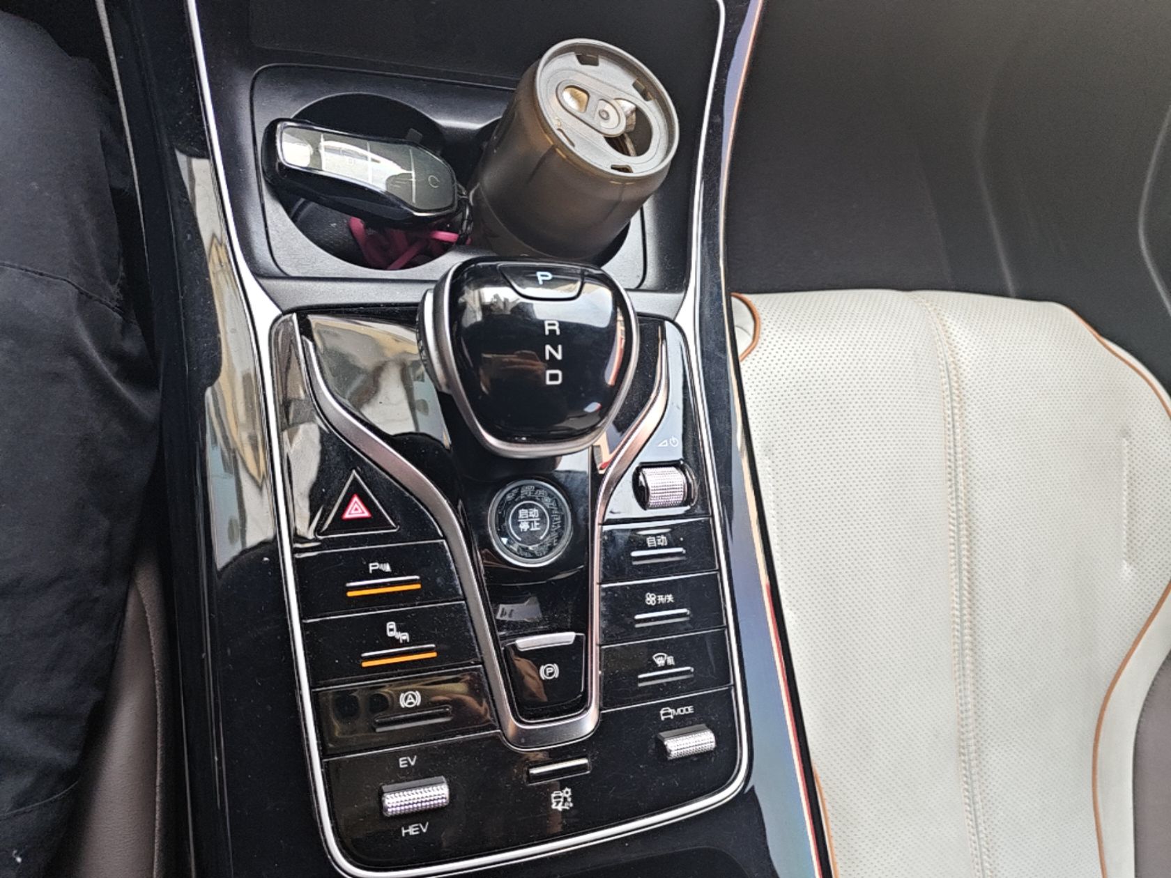 BYD Qin PLUS 2024 HONOR Edition DM-i 120KM Excellence Model — снимка 16