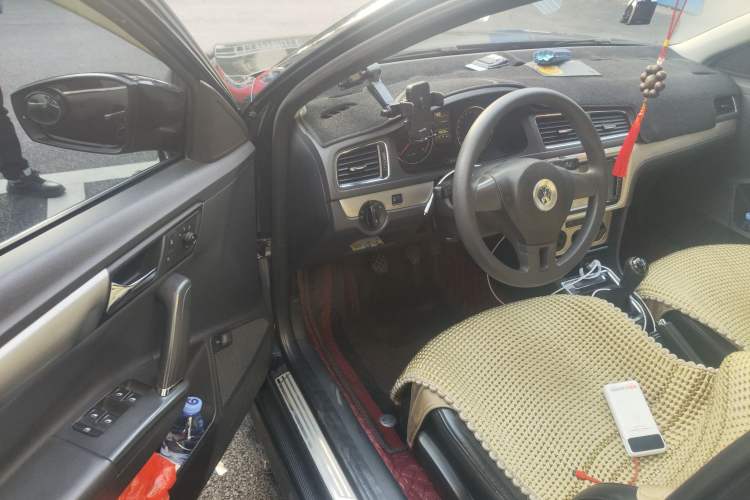 Used Volkswagen Lavida 2013 1.6L Manual Comfort Edition
