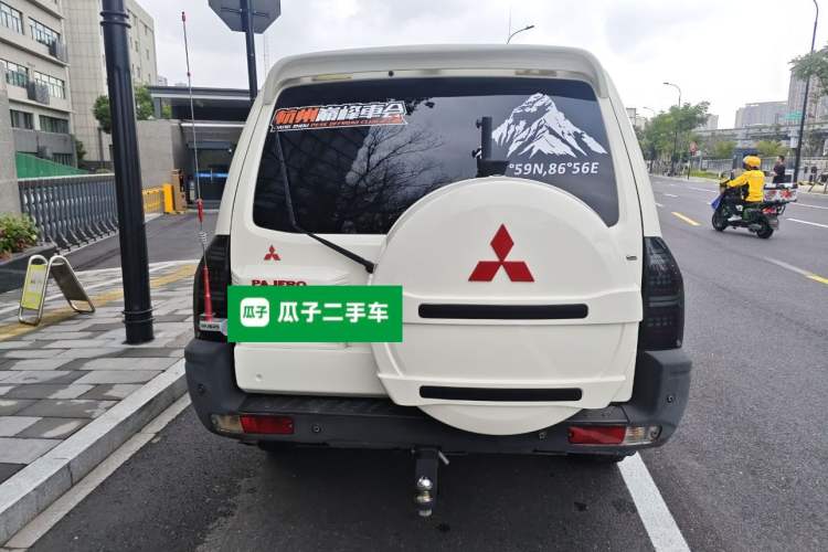 Used Mitsubishi Pajero 2011 V73 3.0L AT GLX
