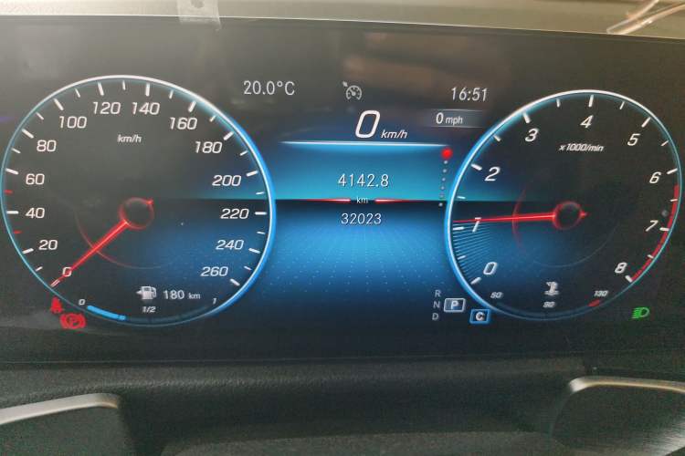 Used Mercedes-Benz GLB 2022 GLB 220 Fashion Model Odometer Close Up