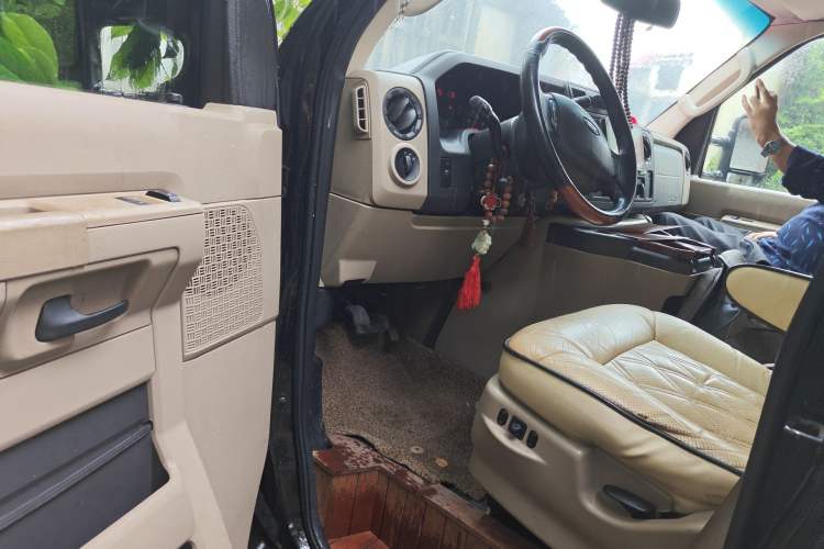 Used Ford E350 