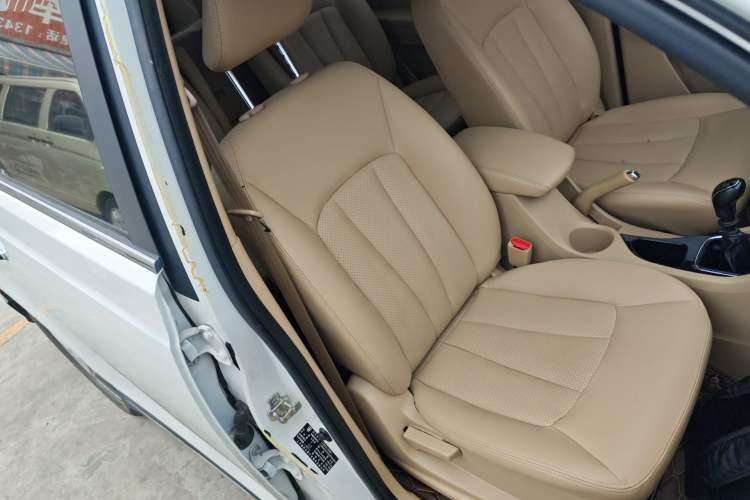 Used Baojun 730 2016 1.5T Manual Comfort Version 7 Seats