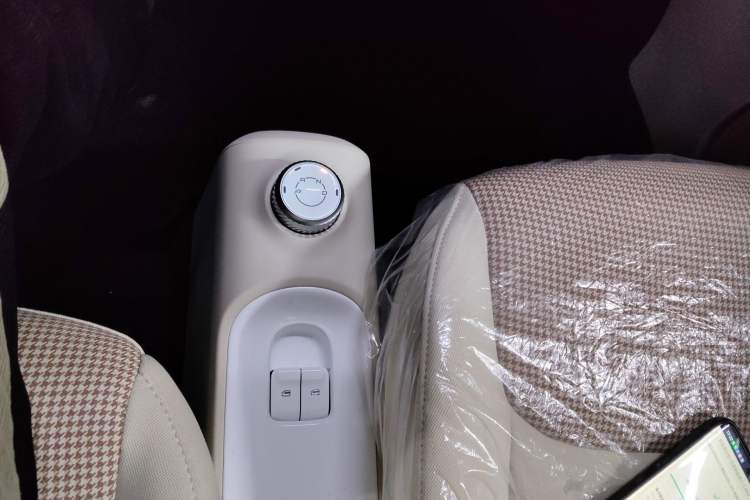 Used Wuling Hongguang MINIEV 2024 3rd Generation 215km Youth Edition Gear Lever