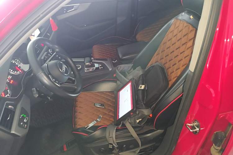 Used Audi A4L 2019 40 TFSI Ambition China VI Left Front Seat