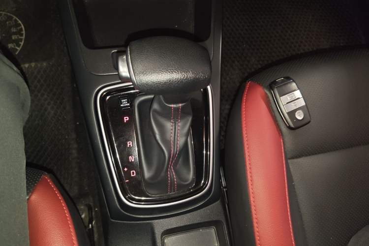 Used Kia KX Cross 2019 1.6L Automatic Dynamic Sunroof Version China VI Gear Lever