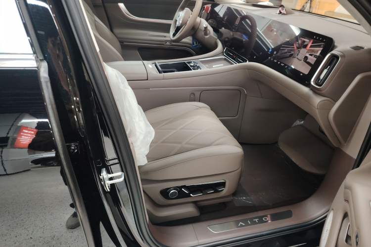 Used Hima AITO M9 2025 Extended-Range Ultra Version 52 kWh 6-Seater