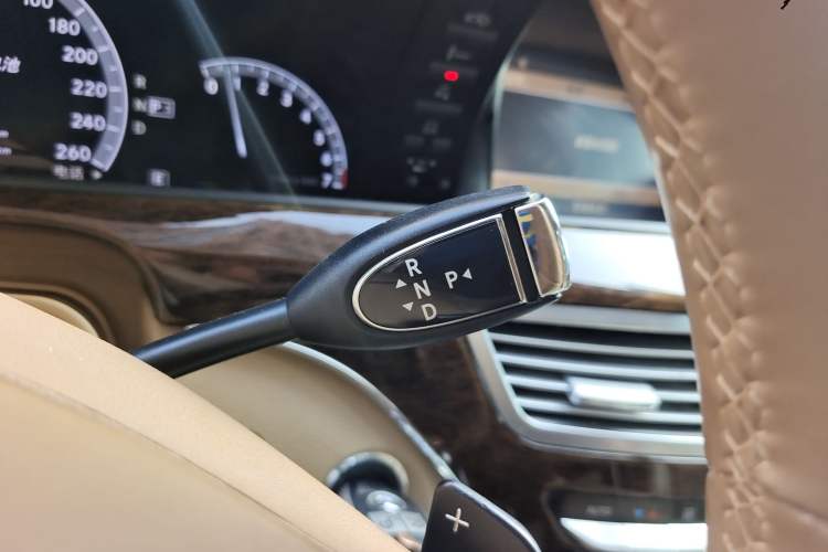 Used Mercedes-Benz S-Class 2012 S 300 L Business Standard Model
