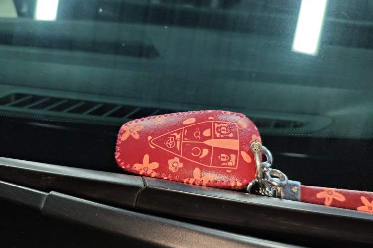 Used CHANGAN UNI-T 2023 Second-Generation 1.5T Prestige Model Interior 1