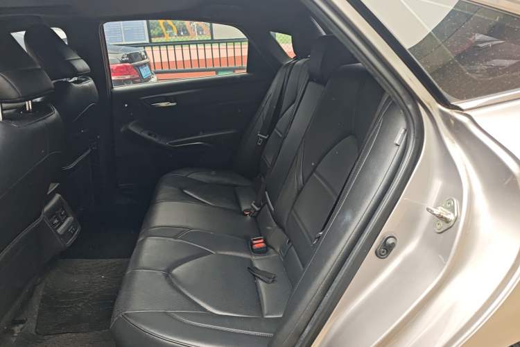 Used Toyota Avalon 2019 Dual-Engine 2.5L Luxury Edition China VI Standard
