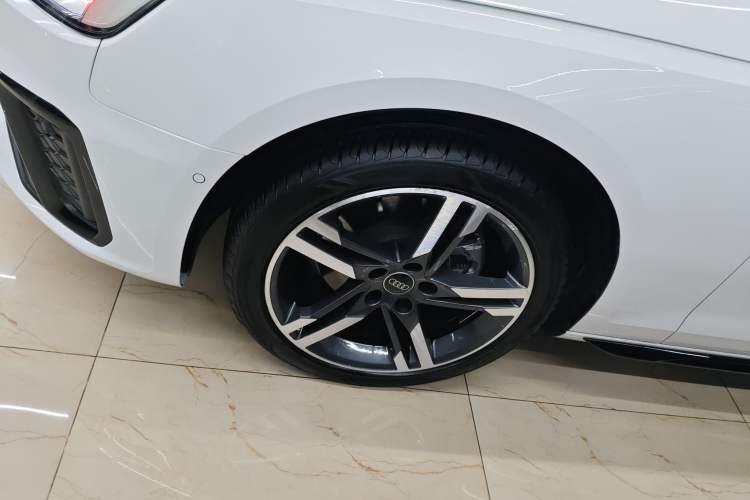 Used Audi A4L 2022 40 TFSI Luxury Dynamic Model Left Front Wheel Hub