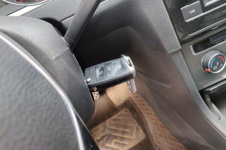 Used Volkswagen Golf 2015 1.4TSI Automatic Comfort Model Vehicle Key