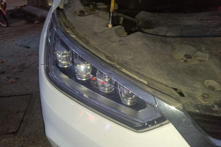 Used BYD Song 2020 Classic Edition 1.5T Automatic Elite Model Right Front Headlight