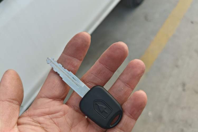 Used Jinbei Hiace X30 2023 1.5L Super-Comfortable Passenger Van 5/6/7-Seater Non-Air-Conditioned Version Model SWC15M