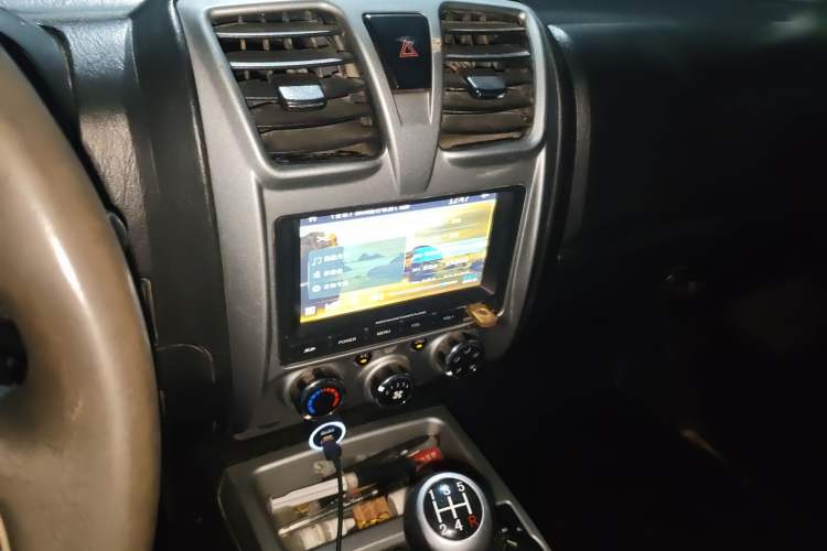 Used JMC Baodian 2018 2.9T New Value-Added 4x4 Diesel Comfort Version with Standard Cargo Bed – JX4D30B5L Audio And AC Panel