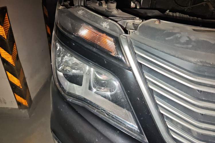 Used FORTHING Lingzhi 2019 M5L 1.6L 9-Seater Base Model China VI Standard Right Front Headlight