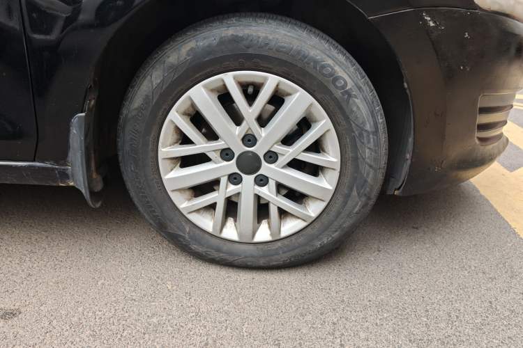 Used Volkswagen Santana 2013 1.6L Manual Fashion Edition Right Front Wheel Hub