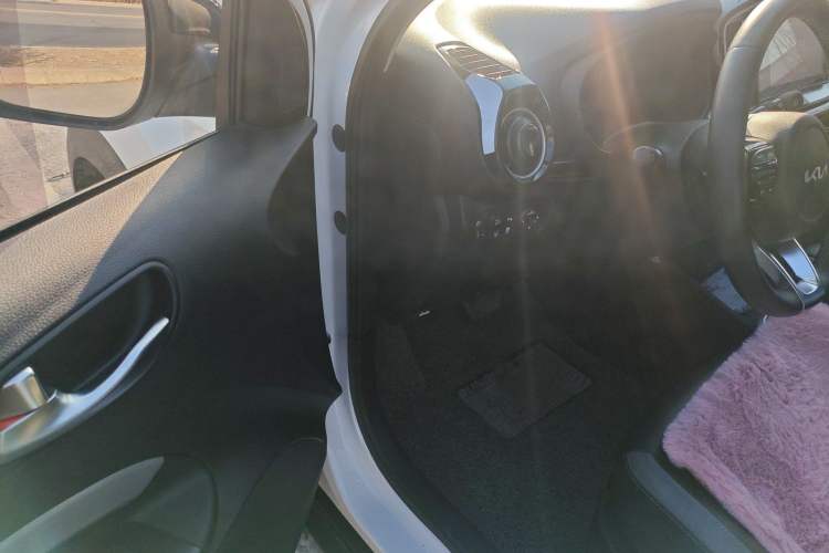 Used Kia kx1 Stonic 2021 1.4L CVT Fun & Sunroof Model
