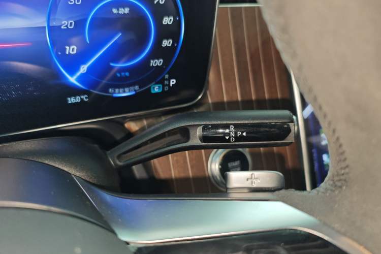 Used Mercedes-Benz EQE 2022 350 Luxury Edition Gear Lever