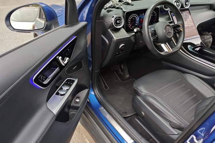 Used Mercedes-Benz GLC 2024 GLC 260 L 4MATIC Luxury Model 5 Seats Driver Seat