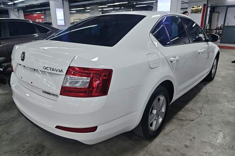 Used Skoda Octavia 2017 Classic Model 1.6L Automatic Standard Edition
