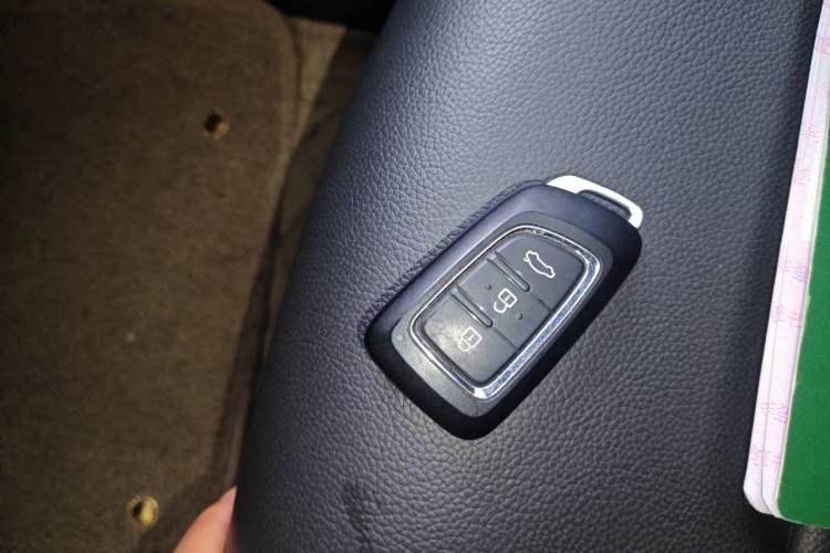 Used Dongfeng Aeolus AX7 2016 2.0L Automatic Zhiyi Trim
