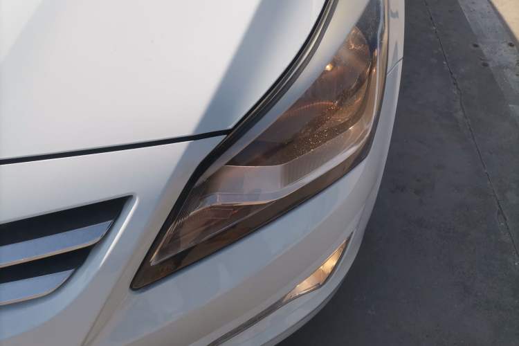 Used Hyundai Verna (older generation) 2014 1.4L Automatic Smart GLS Left Front Headlight