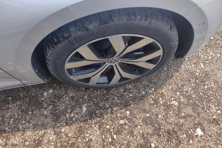 Used Volkswagen Magotan 2017 380TSI DSG Prestige Edition Right Front Wheel Hub