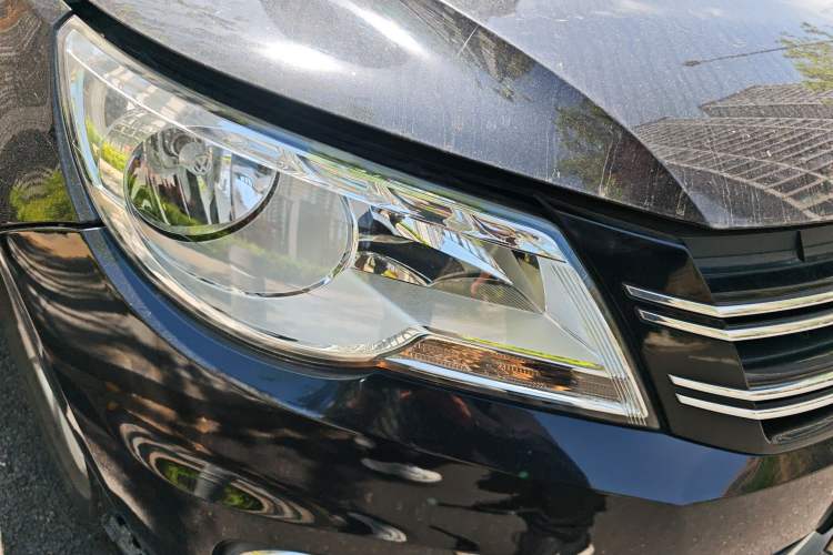 Used Volkswagen Tiguan 2012 1.8TSI Automatic All-Wheel Drive Elite Edition Right Front Headlight