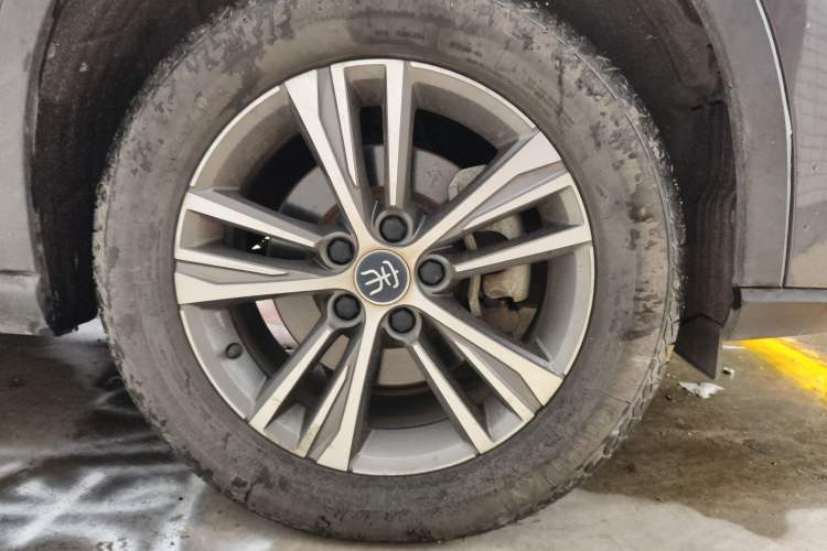 Used BYD Song Pro 2019 1.5T Automatic Luxury Model Right Front Wheel Hub