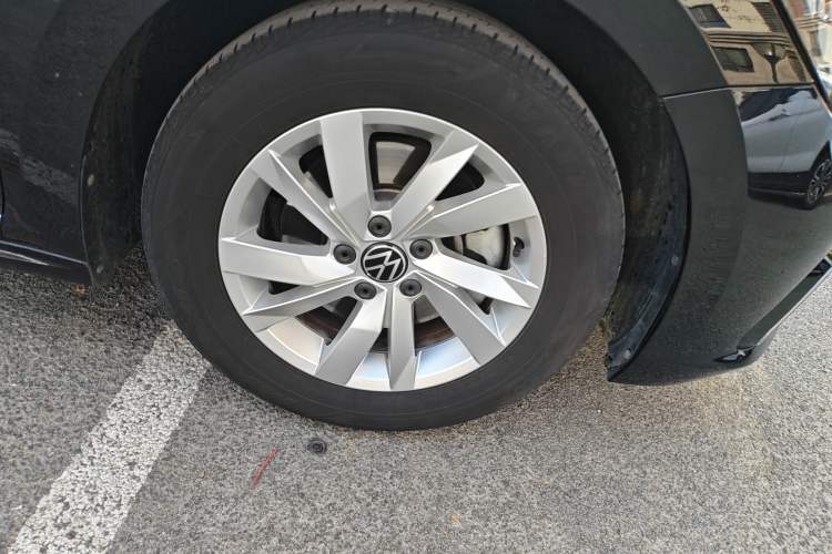 Used Volkswagen Passat 2021 280TSI Business Edition Right Front Wheel Hub