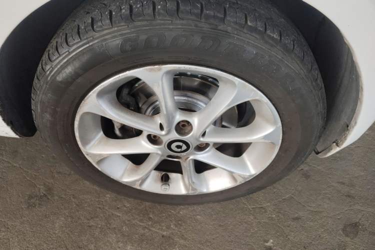 Used smart fortwo 2015 1.0L 52 kW hardtop Dynamic version Right Front Wheel Hub