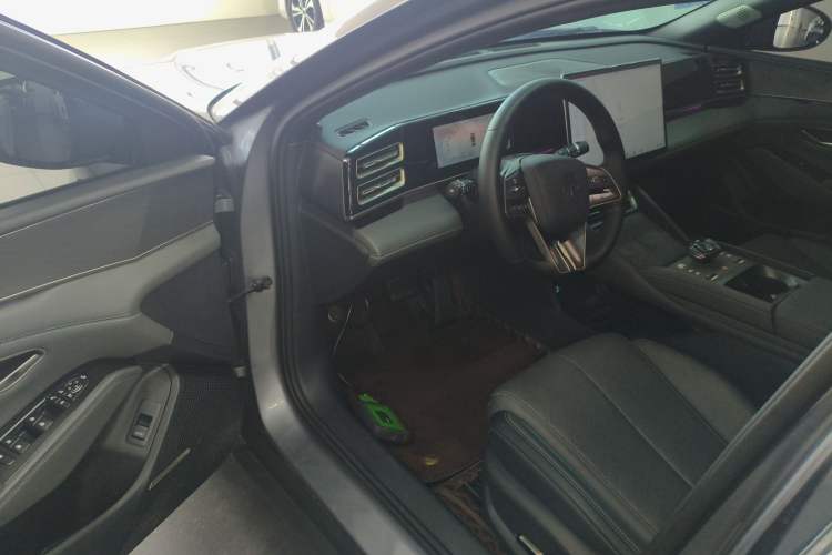 Used BYD Qin L 2024 DM-i 120KM Excellence Model Driver Seat