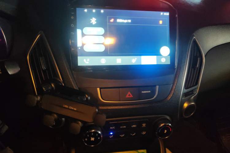 Used Hyundai ix35 2012 2.0L Automatic Two-Wheel Drive New Edition GL Audio And AC Panel