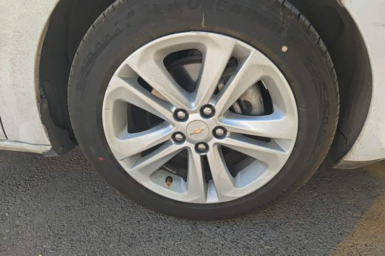 Used Chevrolet Cruze 2015 1.5L Automatic Luxury Edition Right Front Wheel Hub