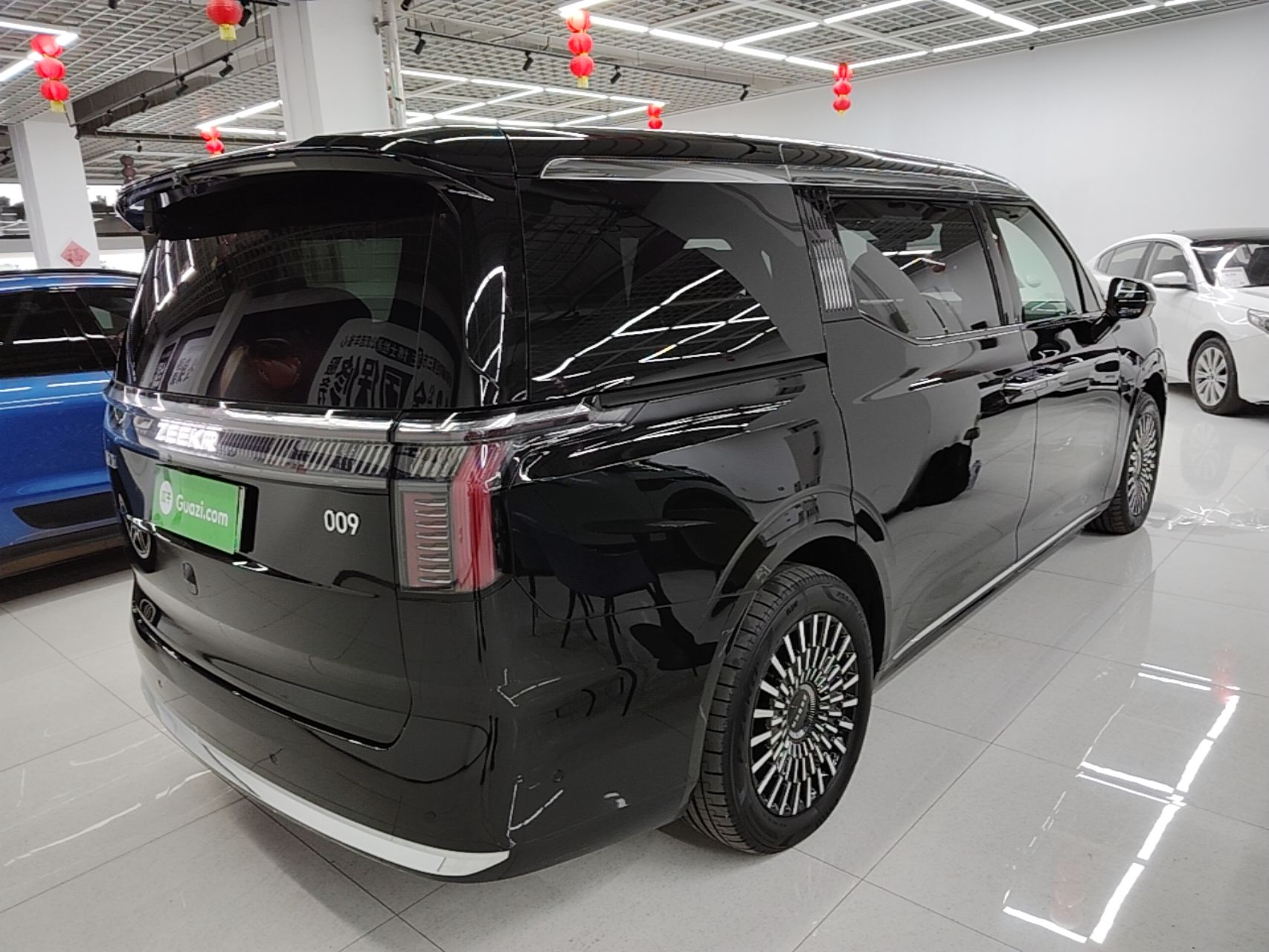 Zeekr 009 2024 Six-Seat Executive Version 4WD 108 kWh — снимка 6