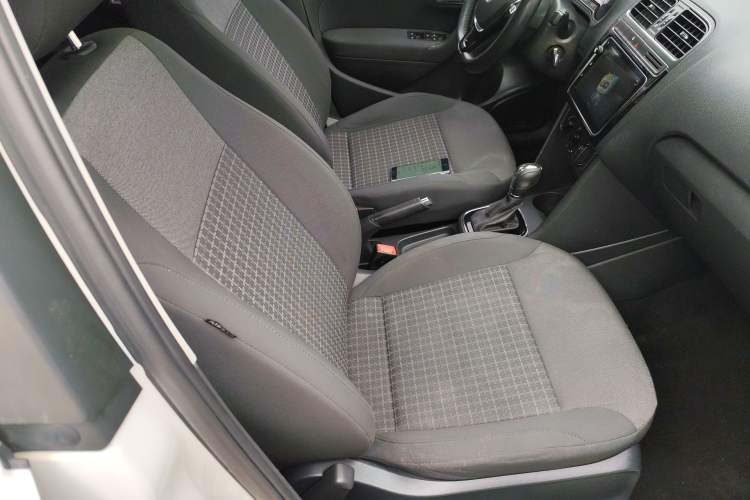 Used Volkswagen Polo 2016 1.6L Automatic Comfort Model
