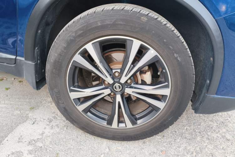 Used Nissan X-Trail 2017 2.5L CVT Luxury Edition 4WD Right Front Wheel Hub