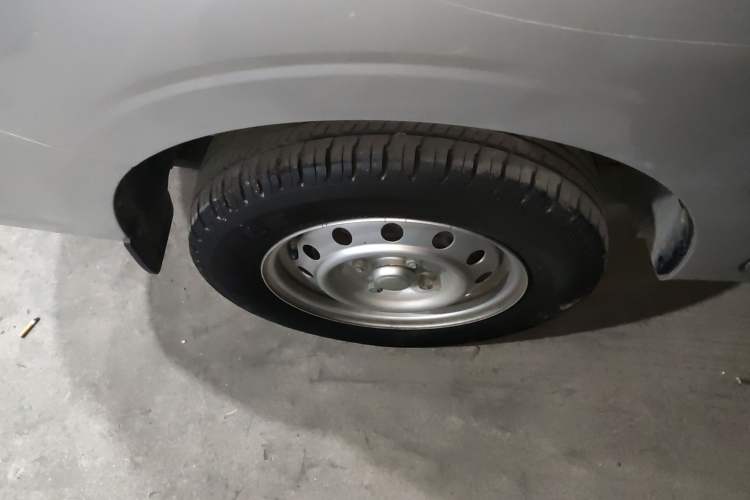 Used Wuling Hongguang V 2022 1.5L Jingqu Edition Enclosed-Window Vehicle with Electric Power Steering LAR Exterior 2