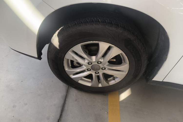 Used Haval M6 2018 1.5T Manual Two-Wheel Drive Urban Model Left Front Wheel Hub