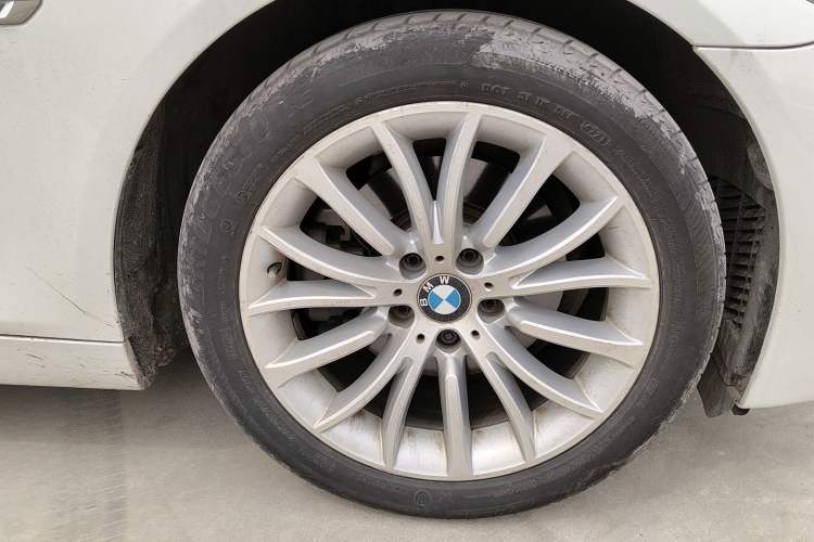 Used BMW 5 Series 2017 525Li Luxury Design Package Right Front Wheel Hub
