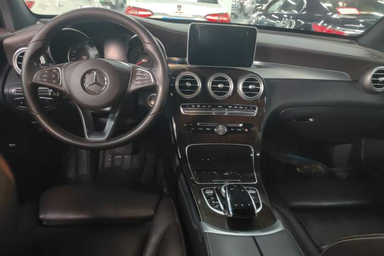 Used Mercedes-Benz GLC 2019 GLC 260 L 4MATIC Dynamic Model Center Console