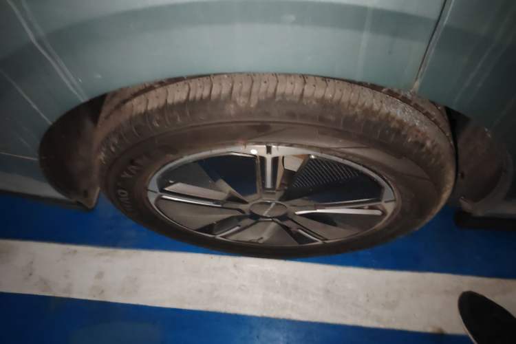 Used SAIC MAXUS Dajia 7 2024 Revised Version Super Hybrid Long-Range Edition Enjoyment Version Right Rear Wheel Hub