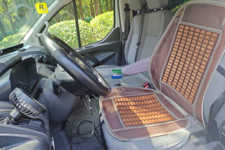 Used Ford Transit 2019 2.0T Diesel Multi-Purpose Commercial Vehicle Short Wheelbase Low Roof 6-Seater China VI Standard Left Front Seat