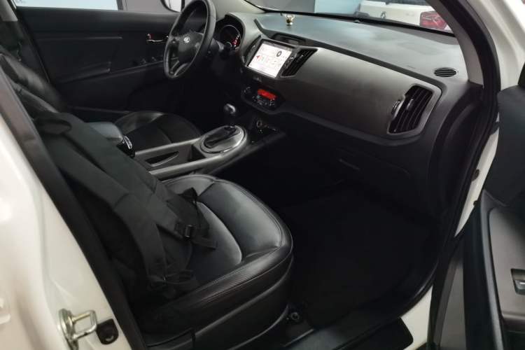 Used Kia Sportage R 2015 2.0L Automatic Two-Wheel Drive DLX Model Right Front Seat