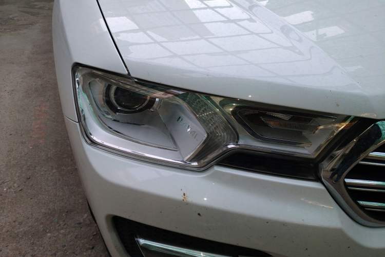 Used Haval H7 2017 Blue-Label H7L 2.0T Automatic Luxury Model Right Front Headlight