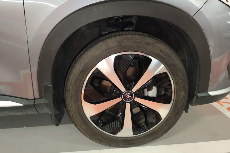 Used BYD Song PLUS New Energy 2021 DM-i 110KM Flagship PLUS Right Front Wheel Hub