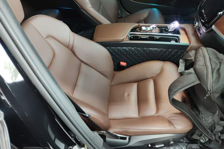 Used Volvo S90 2025 B5 Zhiyi Luxury Edition
