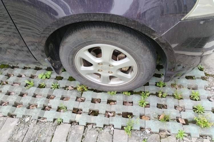 Used FORTHING Joyear 2011 1.5L Manual Luxury Edition Right Front Wheel Hub