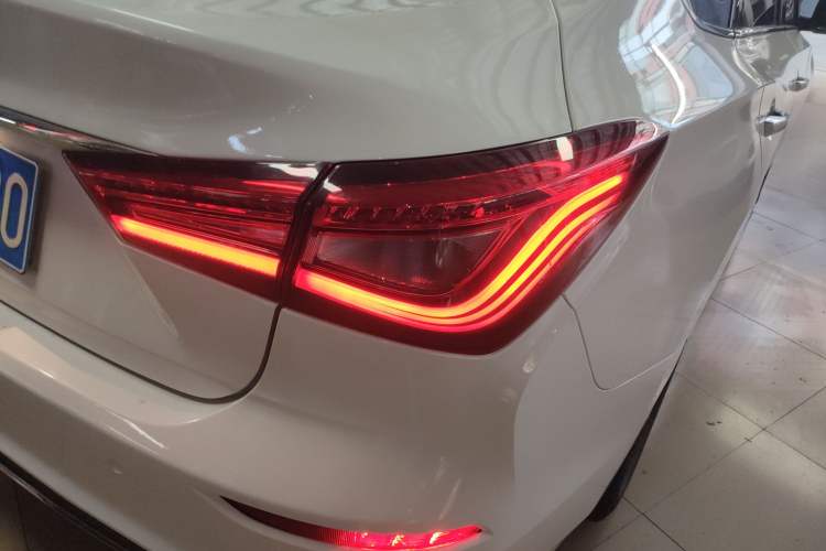 Used CHANGAN Eado 2019 High-Energy Edition 1.6L GDI Manual Pioneer Model China VI Standard
