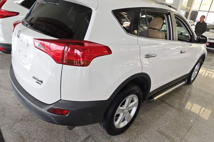 Used Toyota RAV4 2013 2.0L CVT Four-Wheel Drive New Edition
